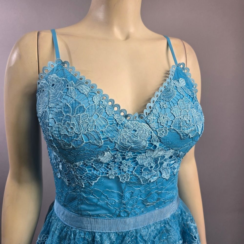 Adelyn Rae Small Elegant Blue Lace Dress R8 - Picture 2 of 6